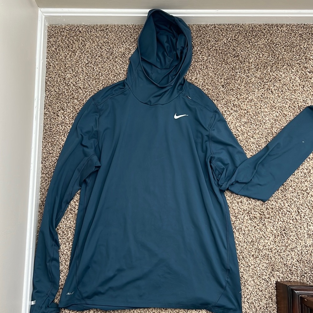 Nike light weight mens pullover. Dry fit.